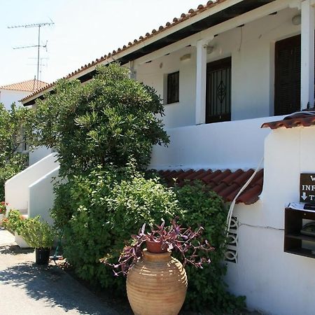 Ilias Apartments Метони Екстериор снимка