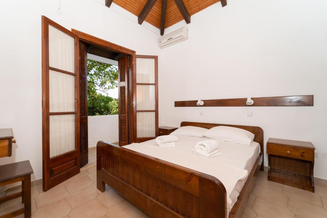 Ilias Apartments Метони Екстериор снимка