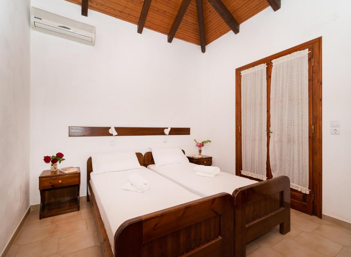 Ilias Apartments Метони Екстериор снимка