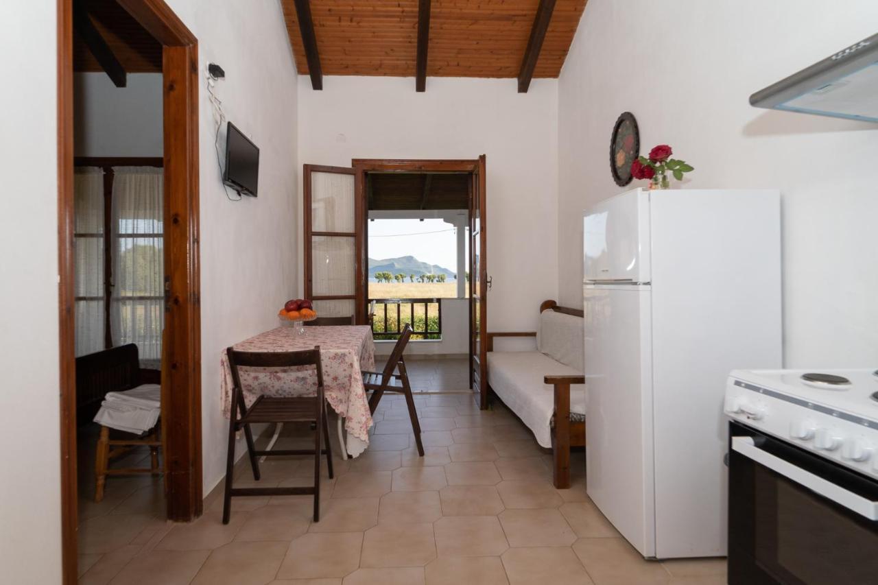 Ilias Apartments Метони Екстериор снимка