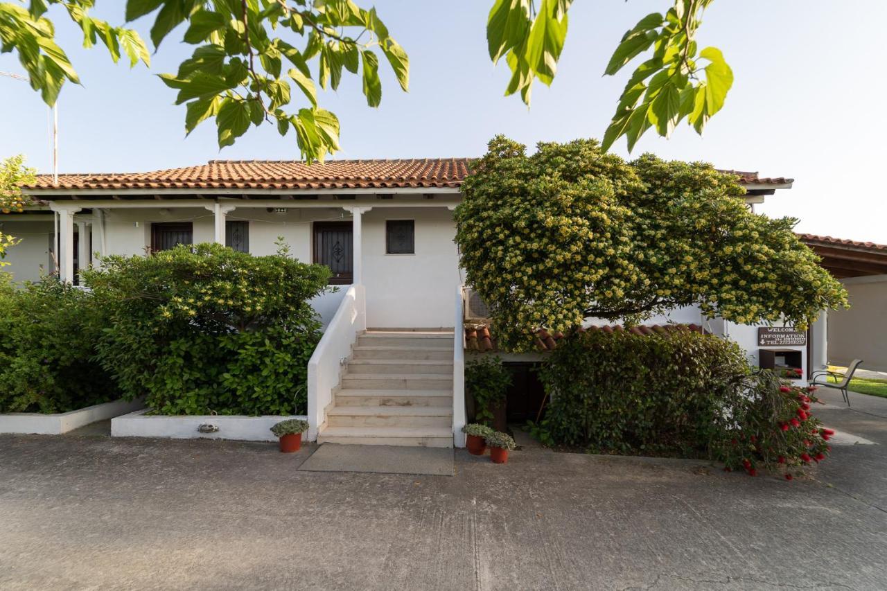 Ilias Apartments Метони Екстериор снимка