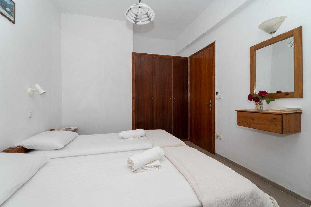 Ilias Apartments Метони Екстериор снимка